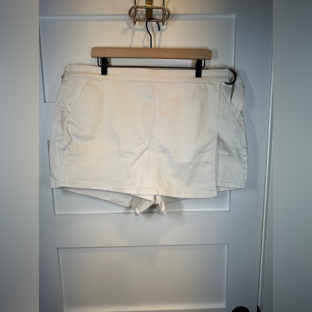 Torrid Mid Rise Denim Skort Size 18
